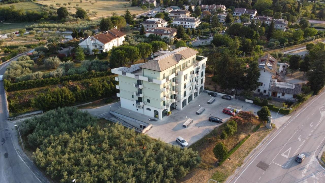 Hotel Clodi Ascoli Piceno Buitenkant foto
